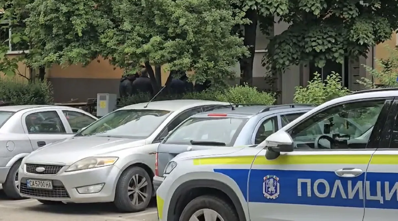 Студентът от трагедията в Струмско към полицаите: Изчезвайте, да не ви изхвърля и вас Студентът от трагедията в Струмско към полицаите: Изчезвайте, да не ви изхвърля и вас