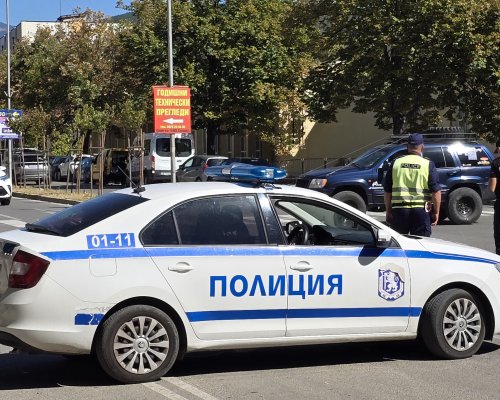 43-годишен мъж преби жестоко своя родственица на спирка в Благоевград