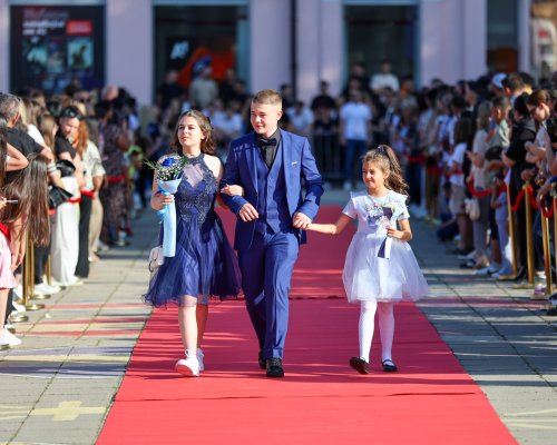 Кюстендил изпрати абитуриентите от СУ  Васил Левски  и ПГТ  Н. Й. Вапцаров
