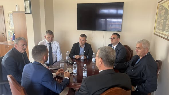 Областният управител В. Трендафилов и зам. областният Али Хатип се срещнаха с депутати от Прогресивна България Областният управител В. Трендафилов и зам. областният Али Хатип се срещнаха с депутати от Прогресивна България