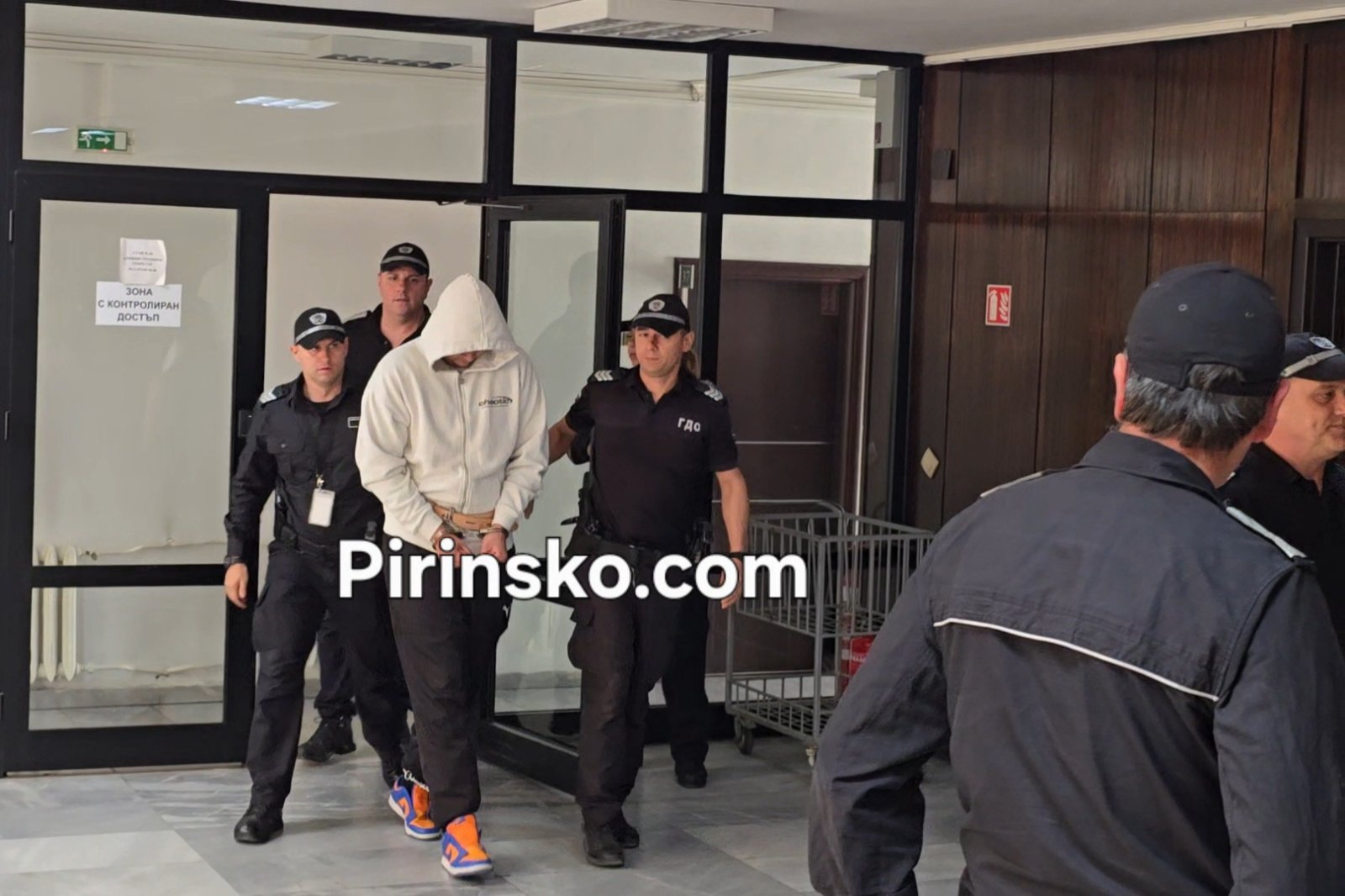 Обвиняемият за трагедията с двете деца в Струмско се изправи пред съда днес Обвиняемият за трагедията с двете деца в Струмско се изправи пред съда днес