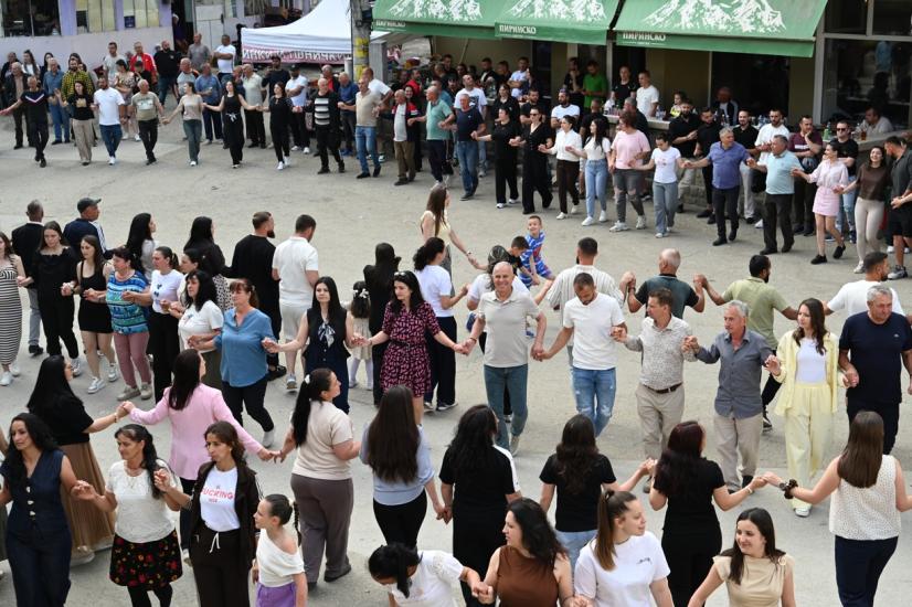 Песни и хора за Курбан Байрам в Долно Осеново Песни и хора за Курбан Байрам в Долно Осеново
