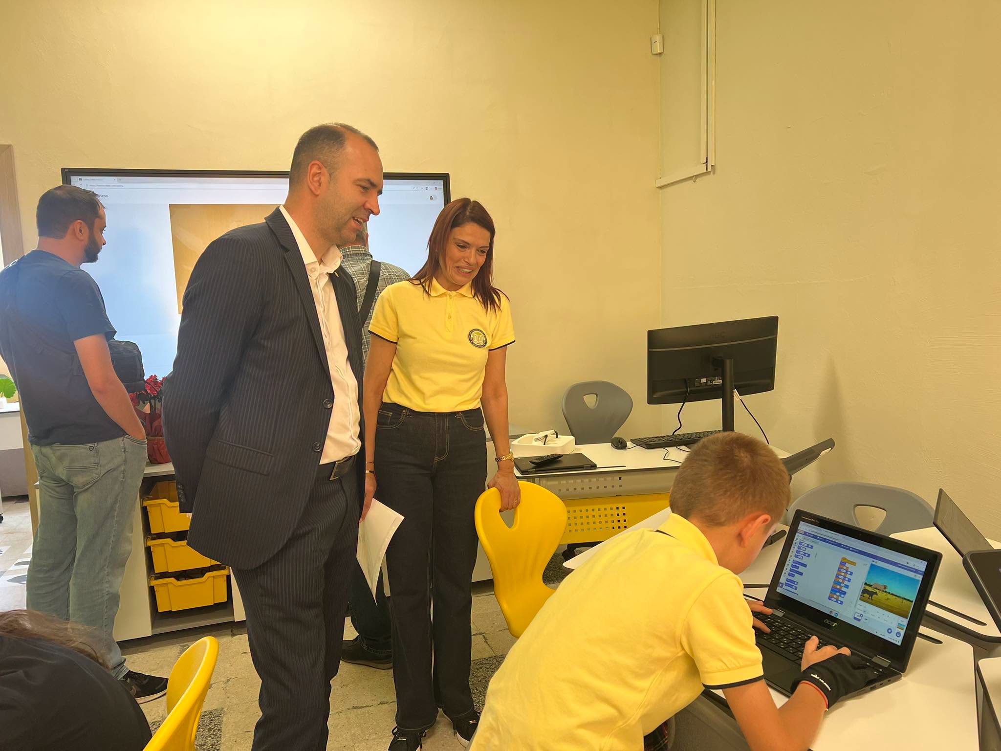 Трети STEM център откриха в училище в Кюстендил Трети STEM център откриха в училище в Кюстендил