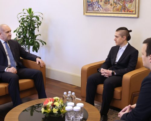 Румен Радев: Спечеленият от Никола Веселинов конкурс Млад учен в САЩ е не само признание за неговите знания и труд, но и огромен успех за България