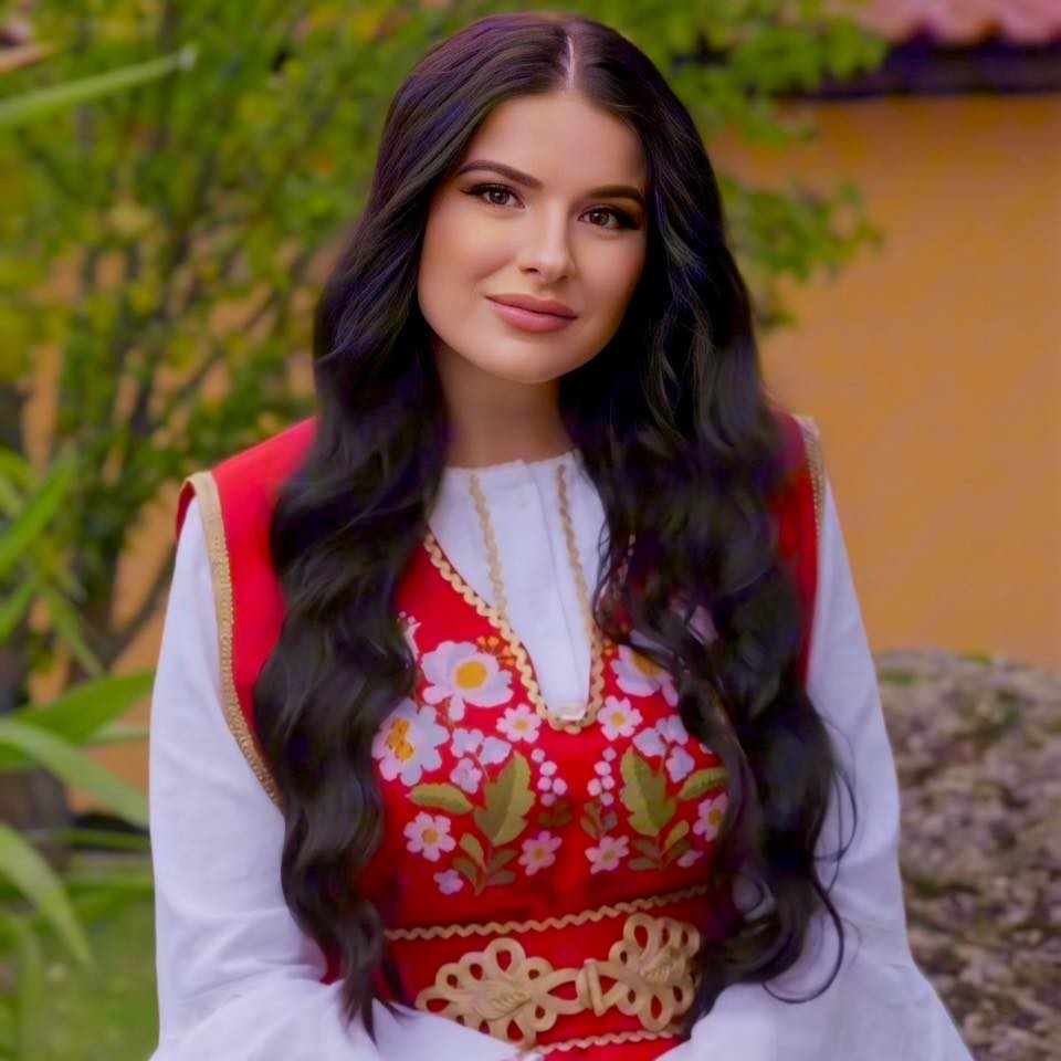 Лилия Семкова става част от музикалното семейство на Пайнер Лилия Семкова става част от музикалното семейство на Пайнер