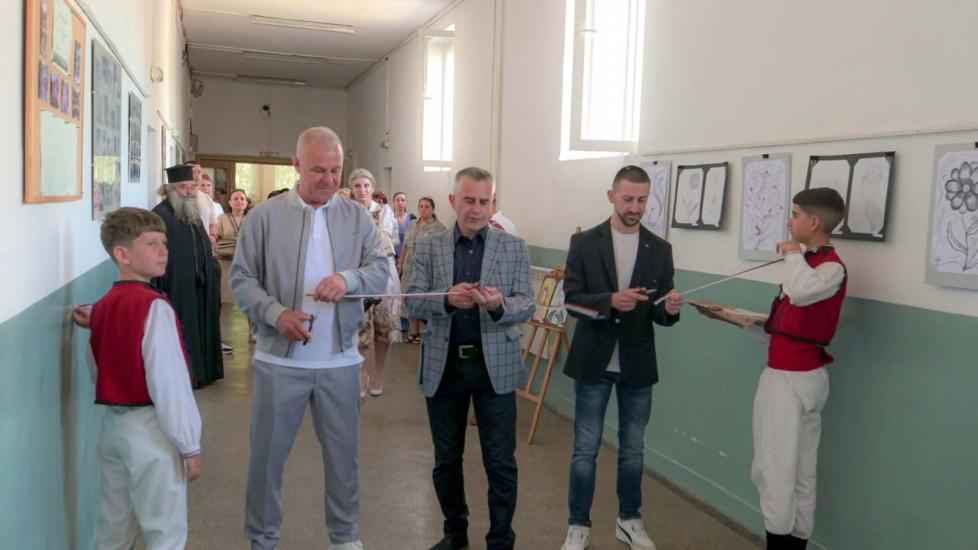 СУ Св. Св. Кирил и Методий -Симитли направи голяма крачка към бъдещето с нов STEM център СУ Св. Св. Кирил и Методий -Симитли направи голяма крачка към бъдещето с нов STEM център
