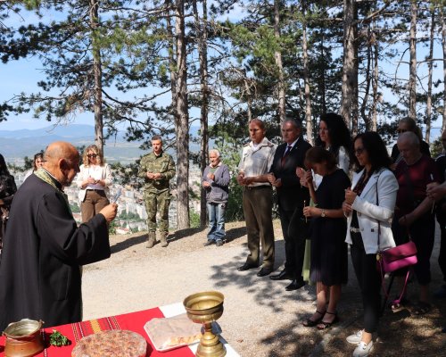 С водосвет за здраве беше отбелязан празникът Свети Дух край Благоевград