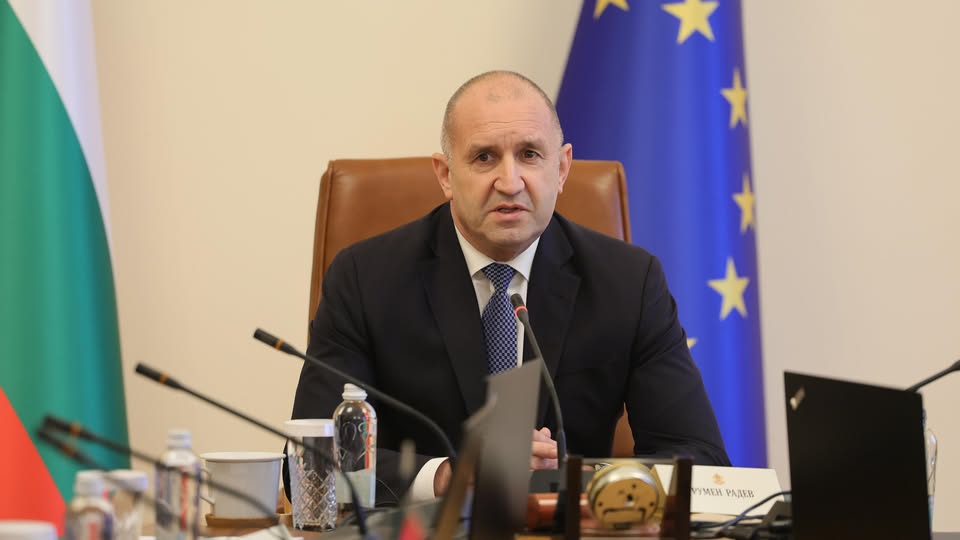 Радев иска актуализация на плановете при бедствия от областните управители Радев иска актуализация на плановете при бедствия от областните управители