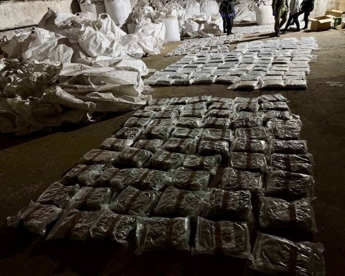 Спецоперация на ДАНС, ГДБОП и прокуратурата: Разкрита наркобаза с 250 кг марихуана и хеликоптер