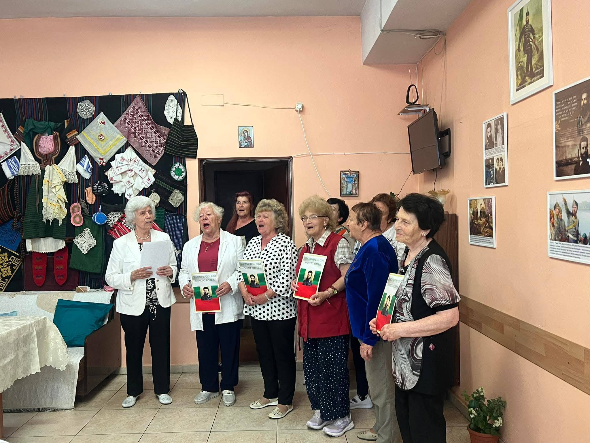 Пенсионерски клуб Христо Ботев в Кюстендил почете 150 години от безсмъртието на Ботев Пенсионерски клуб Христо Ботев в Кюстендил почете 150 години от безсмъртието на Ботев