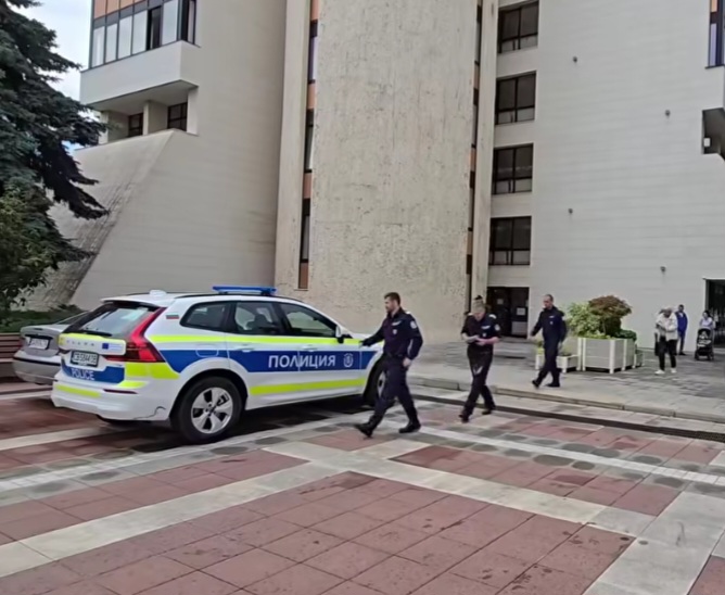Сигнали за бомби в училища и детски градини вдигнаха на крак полицията в Благоевградска област