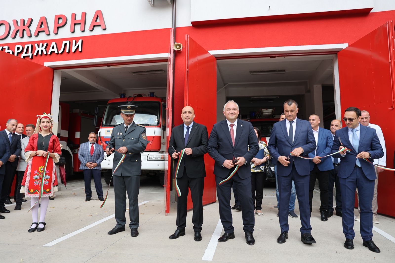 Реновираните сгради на РДПБЗН Кърджали бяха официално открити с участието на министър Демерджиев