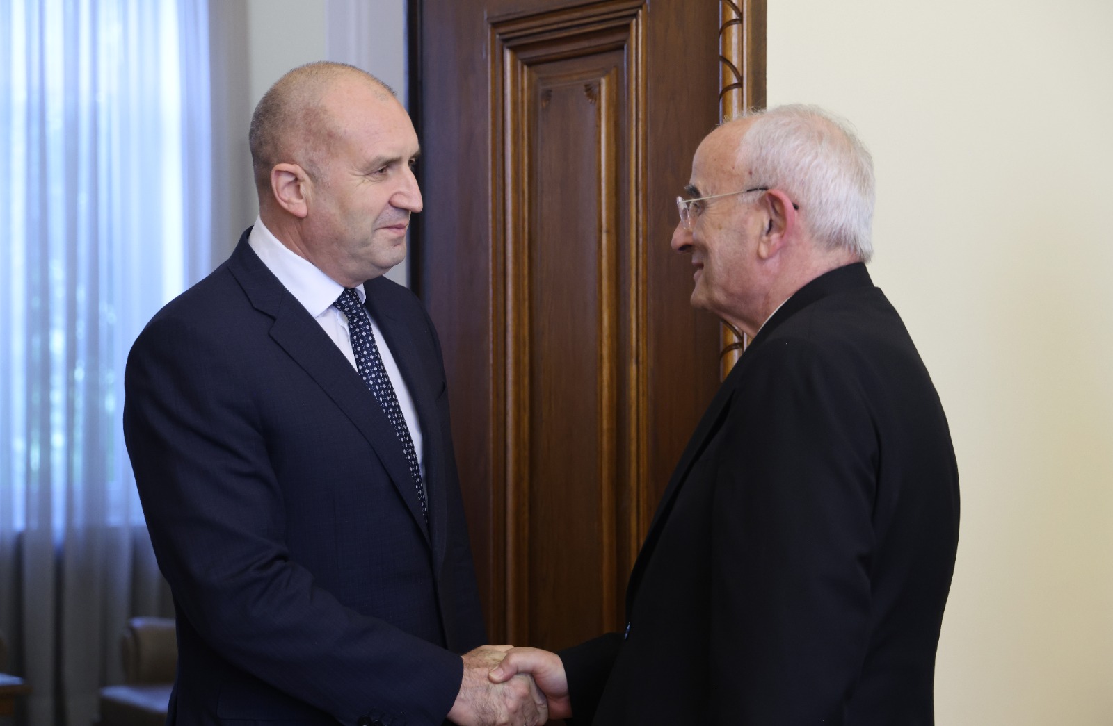 Румен Радев: Възстановяването на мира в региона на Близкия изток ще укрепи стабилността на Европа Румен Радев: Възстановяването на мира в региона на Близкия изток ще укрепи стабилността на Европа