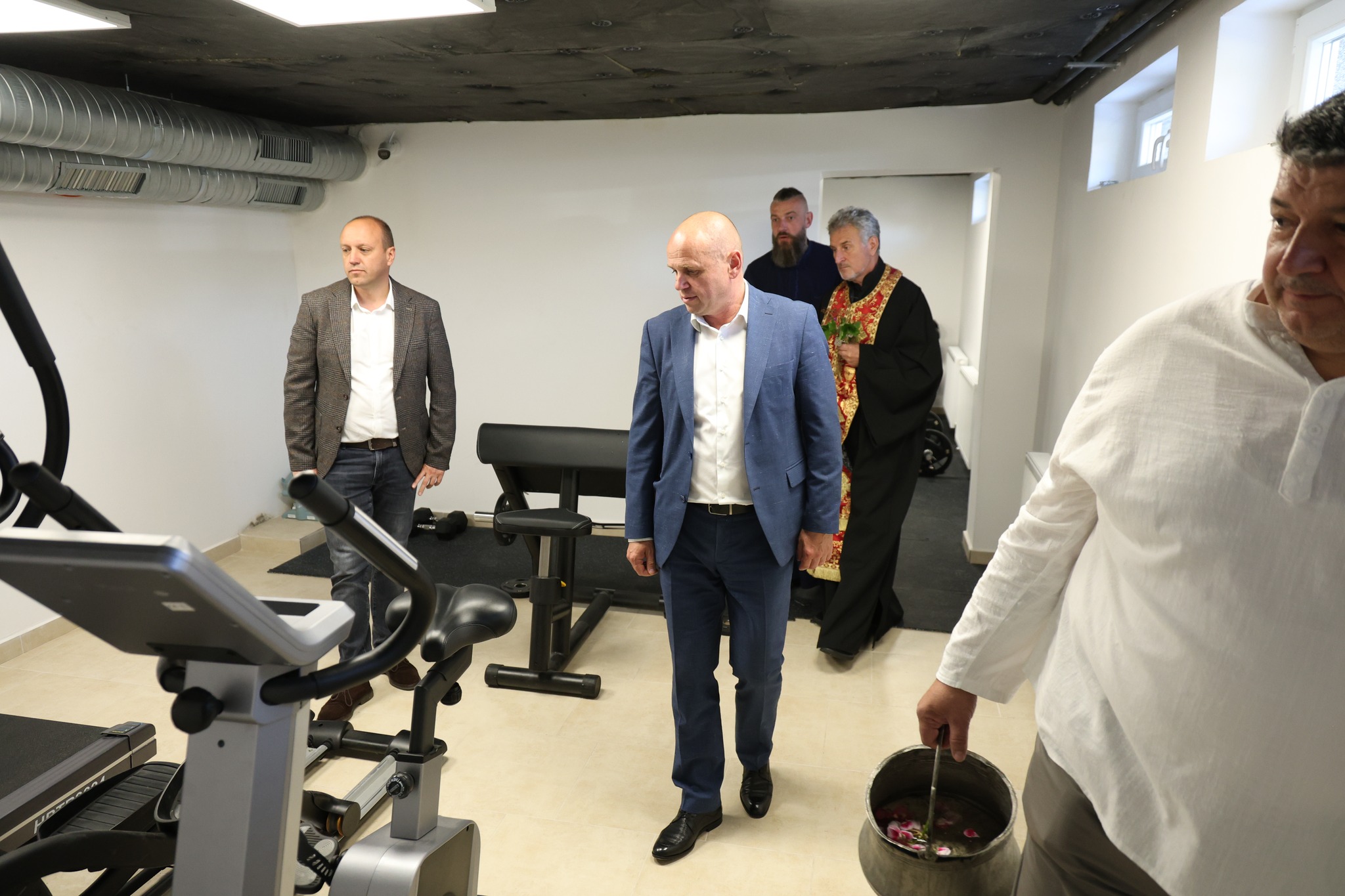 Официално откриха обновеното ученическо общежитие на ПЛТГ в Банско