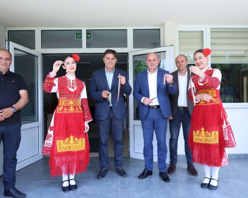 Официално откриха обновеното ученическо общежитие на ПЛТГ в Банско
