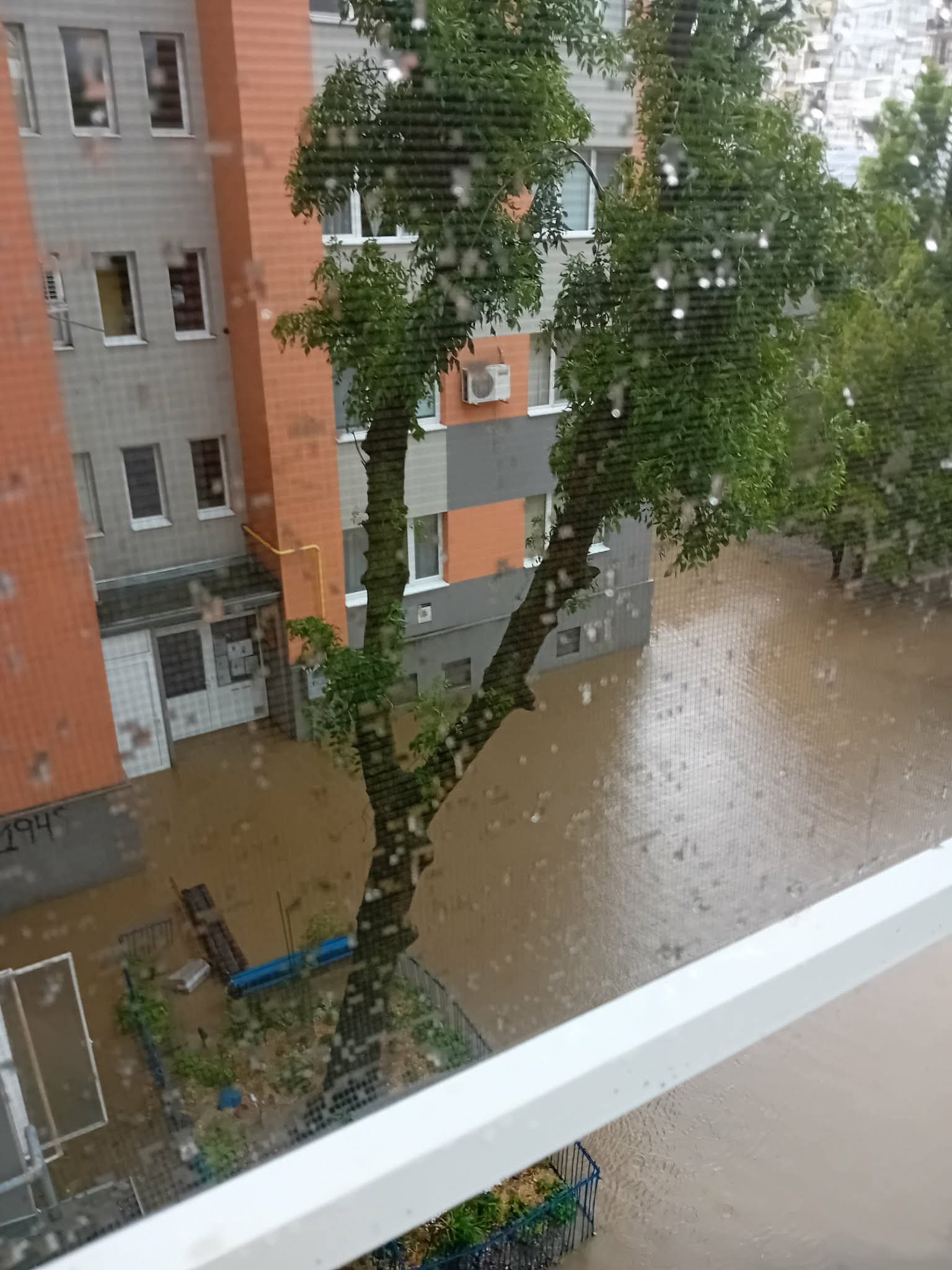 Благоевград е под вода