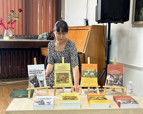 Д-р Елена Александрова представи монографията  Разпилени надежди. Иван Попов и Македония