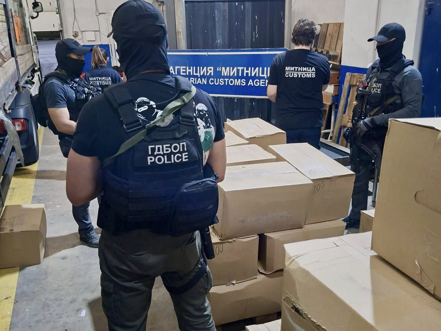 Шестима мъже и 400 кг марихуана задържа ГДБОП при Русе