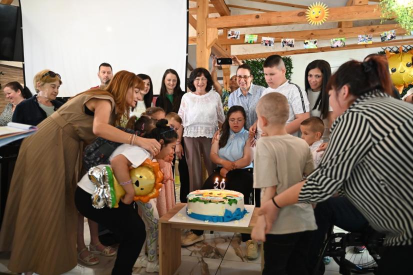 Слънчев ден  -Симитли стана на 20 години