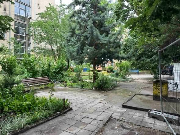 Нови детски площадки и тротоари в междублокови пространства в Благоевград