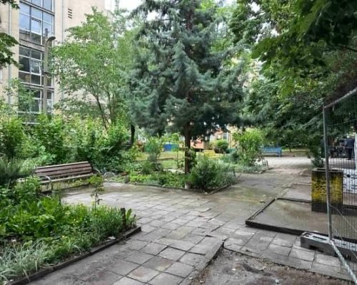 Нови детски площадки и тротоари в междублокови пространства в Благоевград