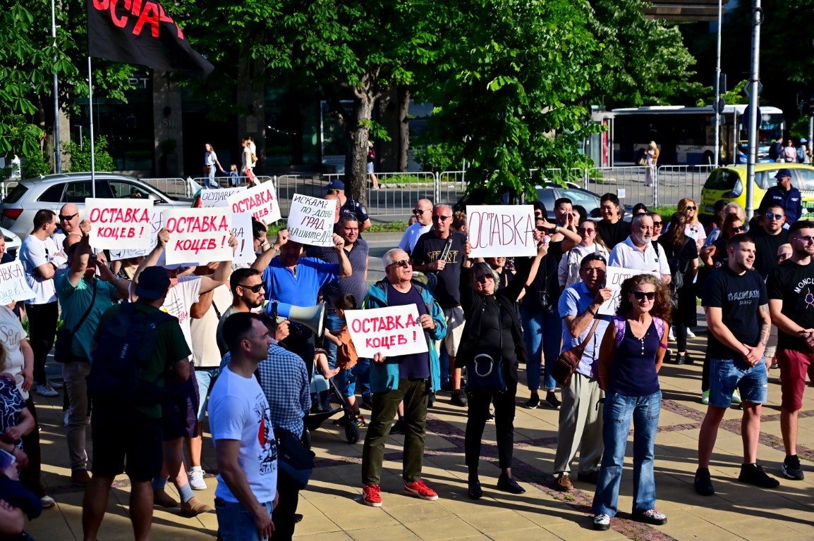 Граждани на Варна отново излязоха на протест срещу кмета Коцев Граждани на Варна отново излязоха на протест срещу кмета Коцев
