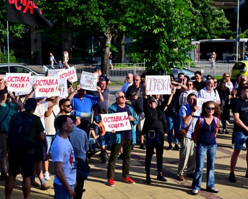 Граждани на Варна отново излязоха на протест срещу кмета Коцев