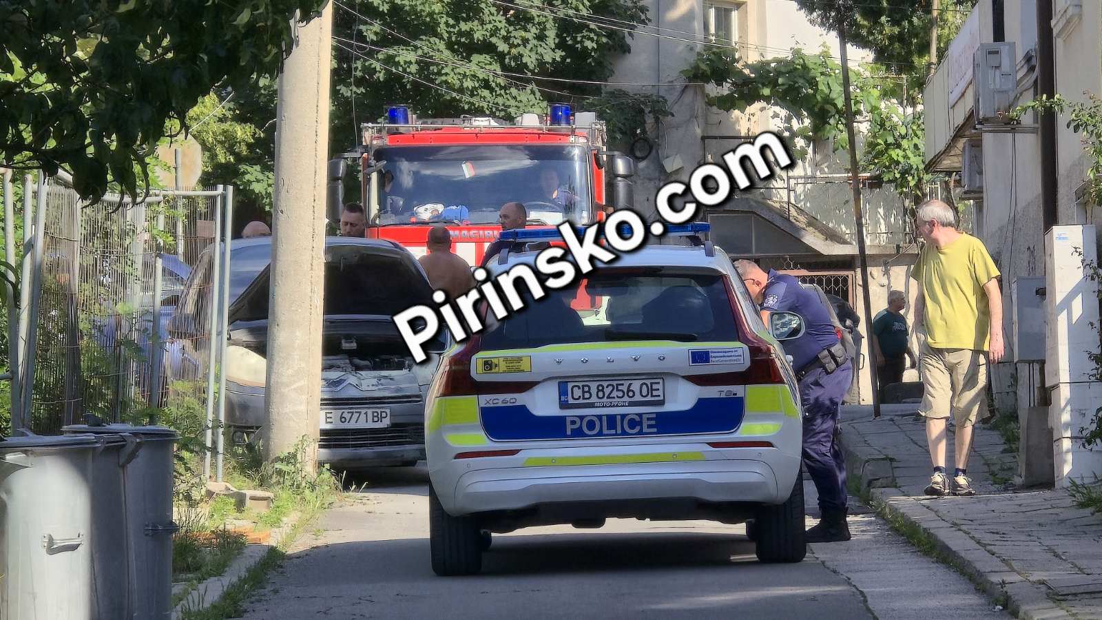 Лек автомобил пламна на улица Александър Стамболийски в Благоевград Лек автомобил пламна на улица Александър Стамболийски в Благоевград