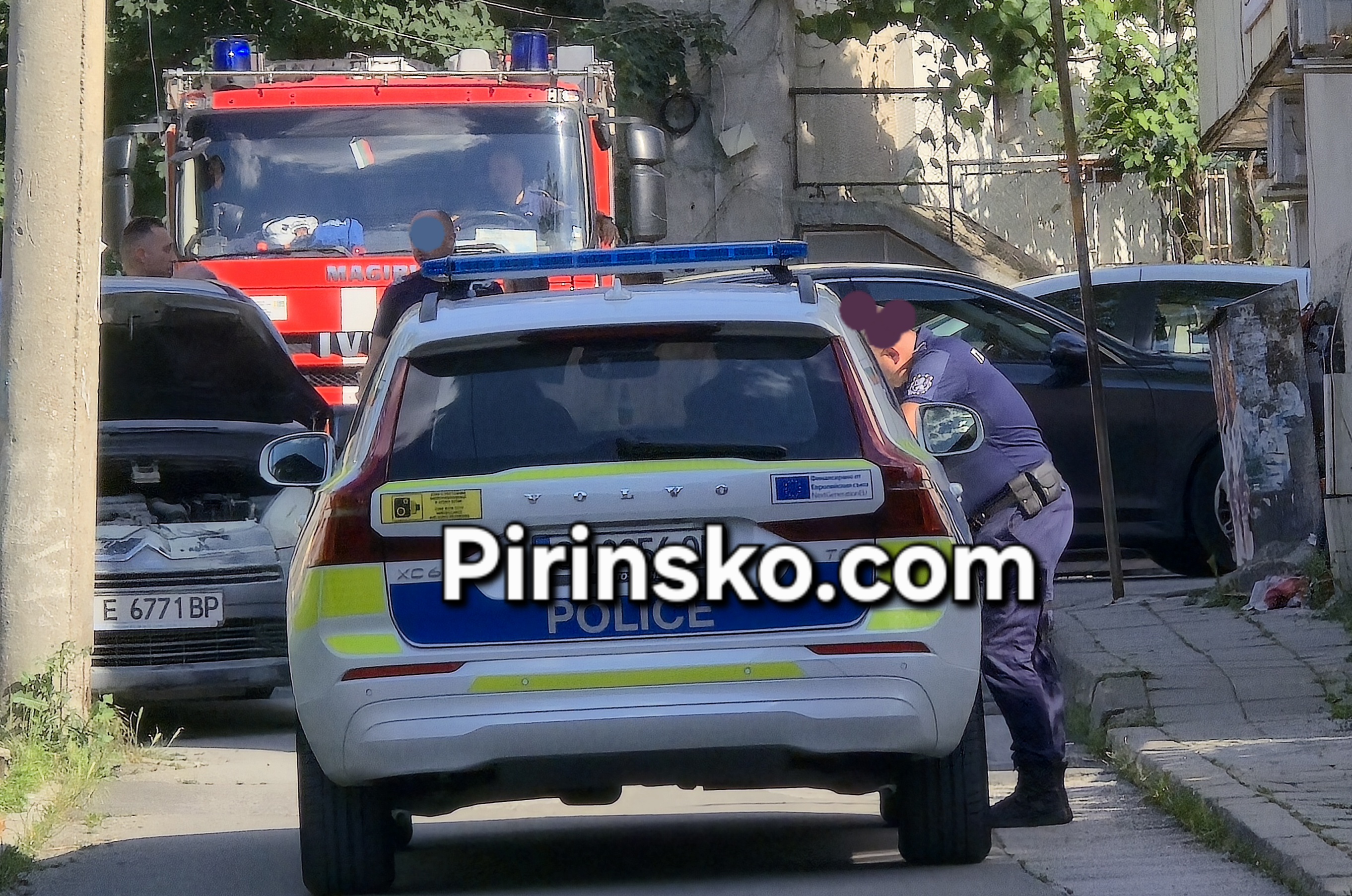Пожар в лек автомобил в Благоевград, овладян от пожарникари-засегната е пластмасова част под двигателя