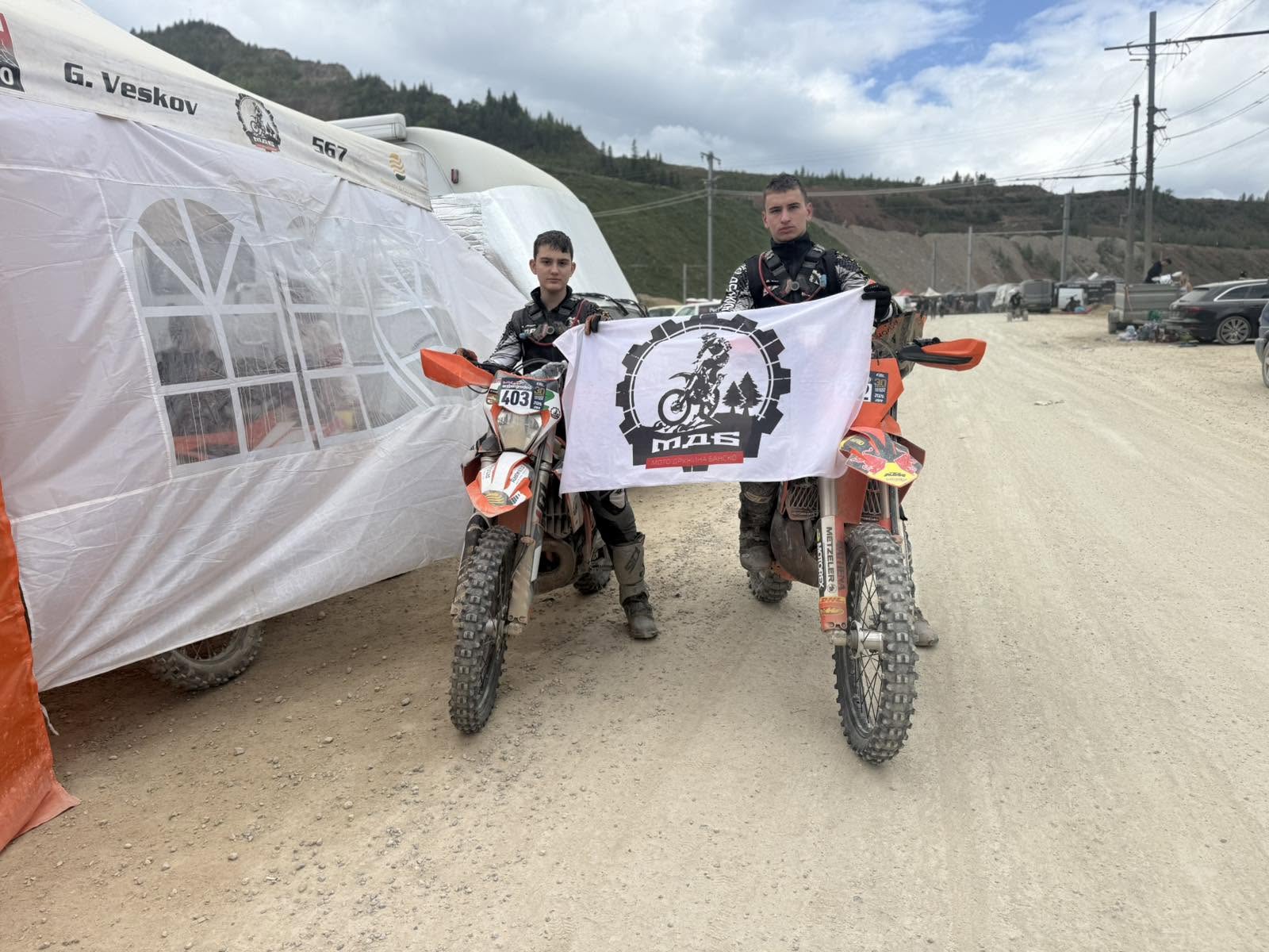 Състезатели на Мото Дружина Банско на Red Bull Erzbergrodeo