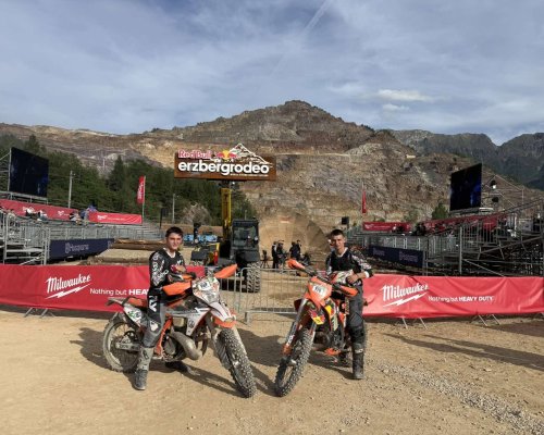 Състезатели на  Мото Дружина Банско  на Red Bull Erzbergrodeo