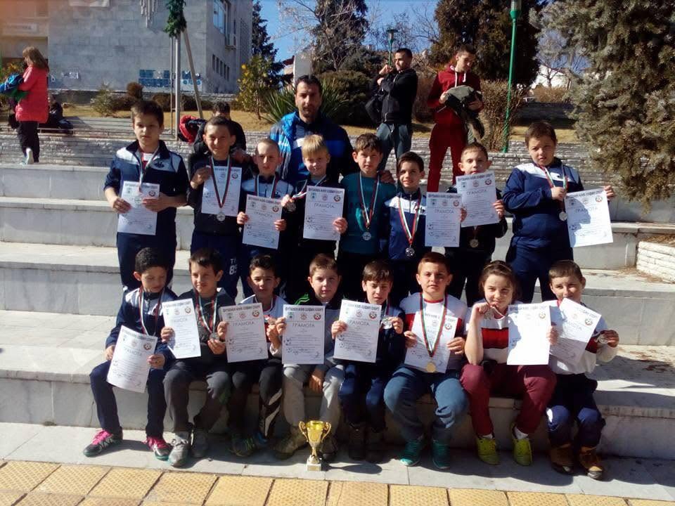 Домашни сладки от тефтера на мама  -Елешница се обединява в помощ на Пепи