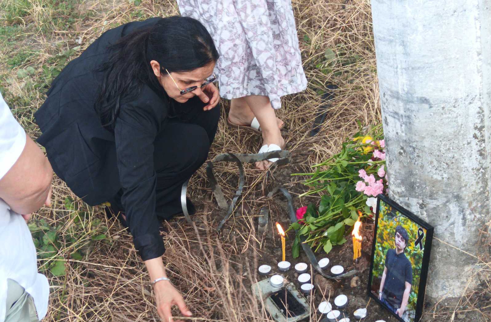 Днес скърбим, утре искаме промяна : Стотици ученици и граждани на шествие в памет на Крум в Гоце Делчев