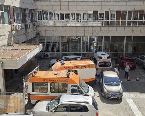 Пожар във външна чакалня на МБАЛ Благоевград, вероятната причина е късо съединение