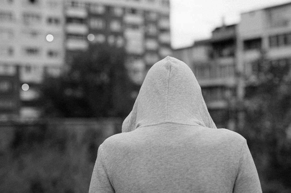 15-годишен задигна 15 000 евро и злато от дома на баба си 15-годишен задигна 15 000 евро и злато от дома на баба си