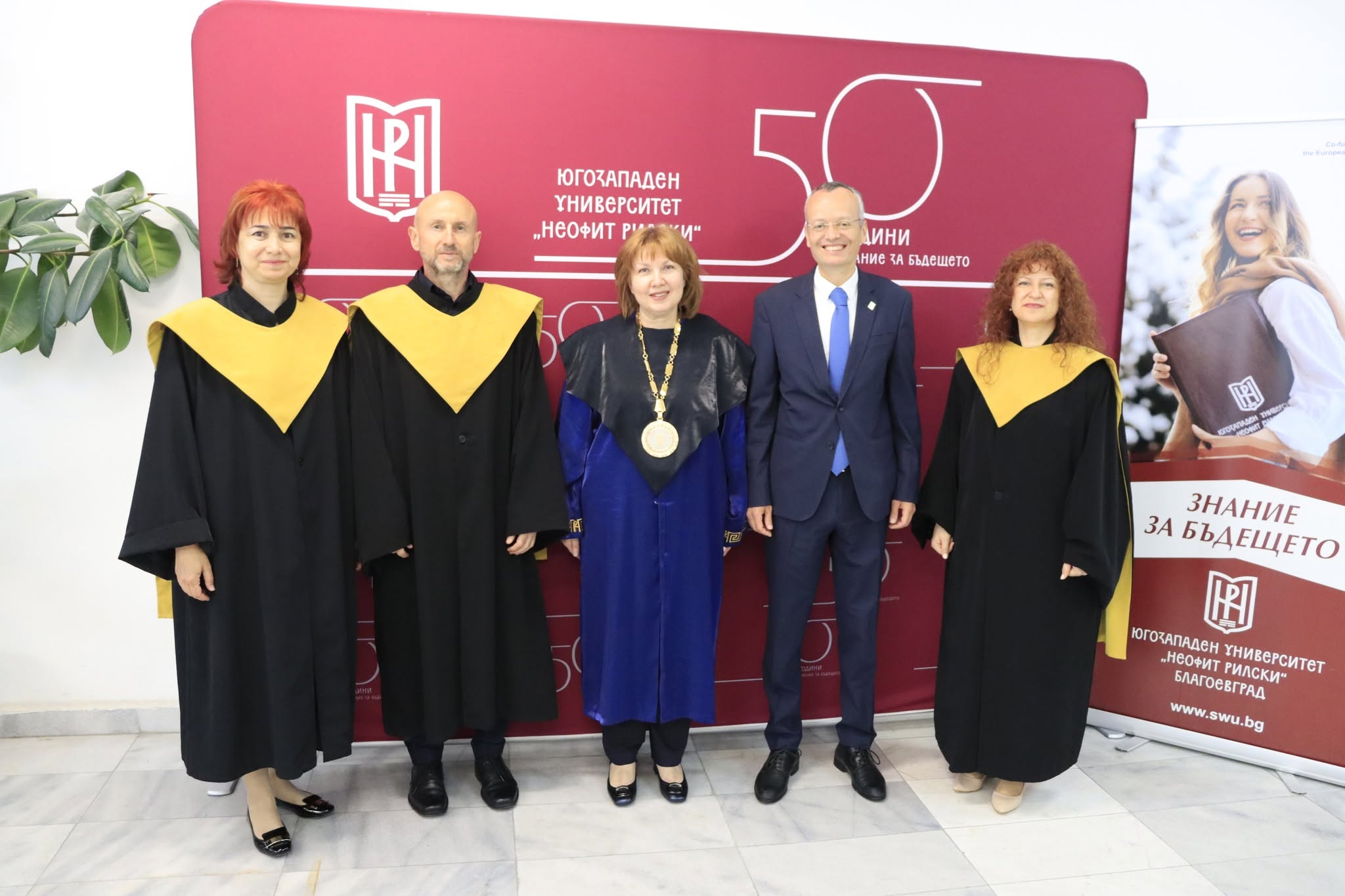205 абсолвенти от Правно-историческия факултет на ЮЗУ получиха дипломите си