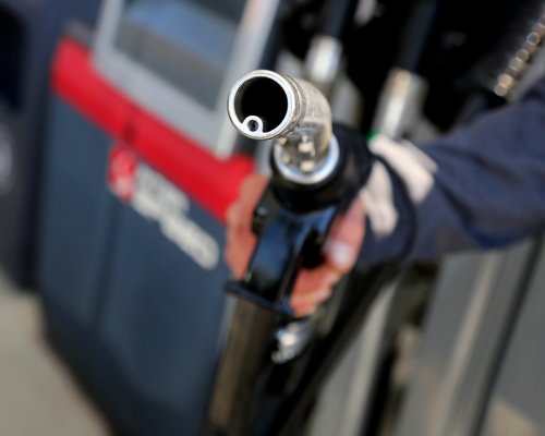 Горивата у нас поевтиняват, пазарите следят ситуацията в Близкия изток