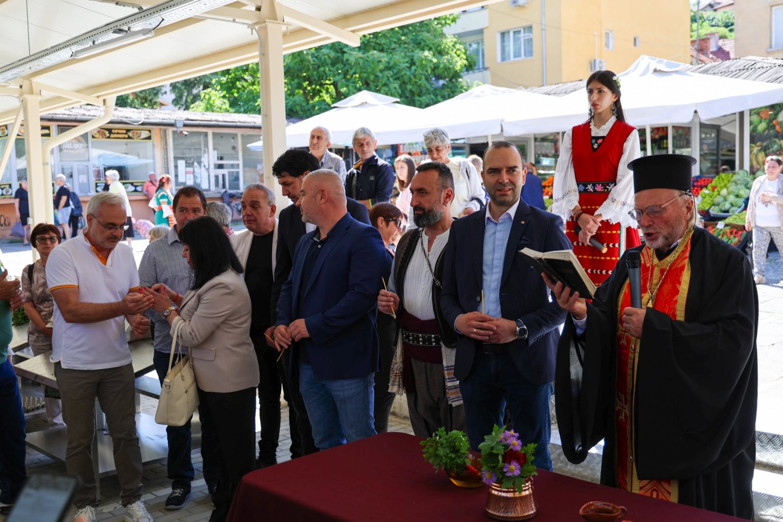 С водосвет откриха новия пазар в Кюстендил