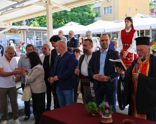 С водосвет откриха новия пазар в Кюстендил
