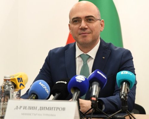Курортите чакат туристи, но туристи няма