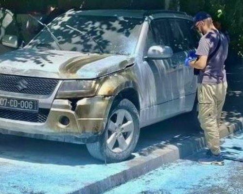 Нова провокация в Скопие: Запалиха коли на българското посолство