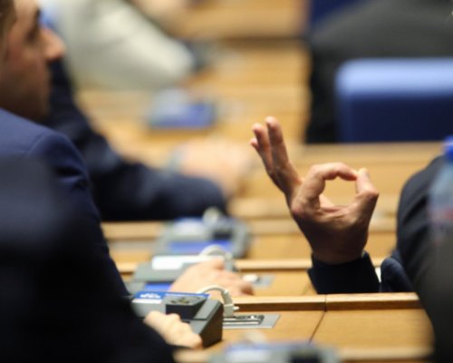 Най-много в Европа: Българските депутати взимат 7 пъти повече от минималната заплата