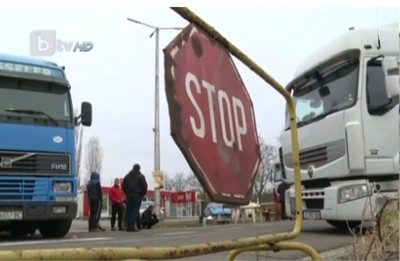 Изнервен протестиращ проби блокадата и премина в Гърция Изнервен протестиращ проби блокадата и премина в Гърция