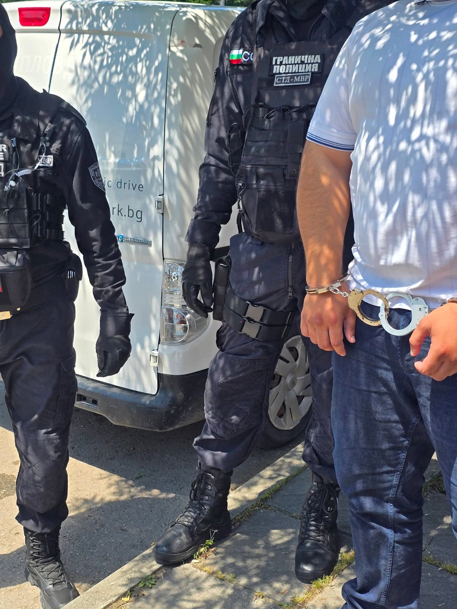 ГДБОП, ГДГП и ДАНС разбиха канал за трафик на мигранти: 23-ма задържани в мащабна спецоперация