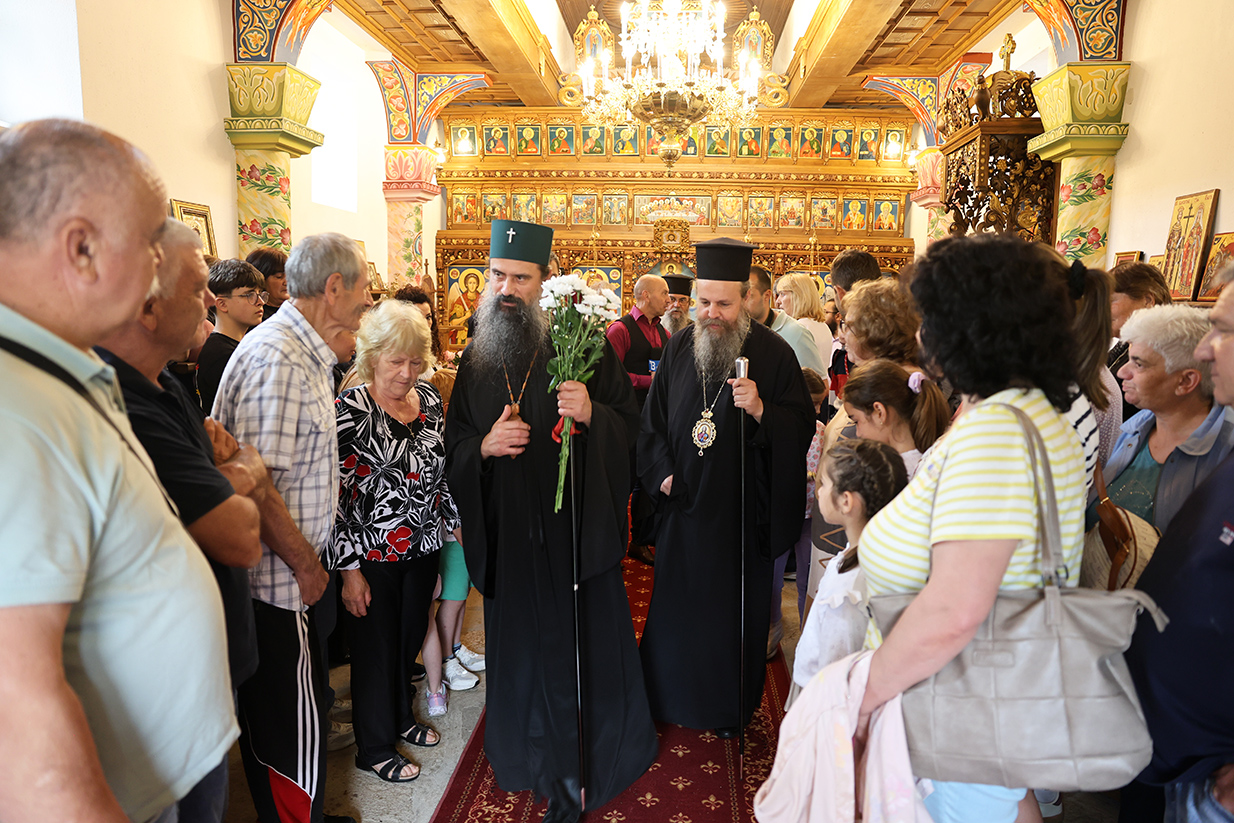 Патриарх Даниил посети Тешово, Парил, Лъки и Гайтаниново Патриарх Даниил посети Тешово, Парил, Лъки и Гайтаниново