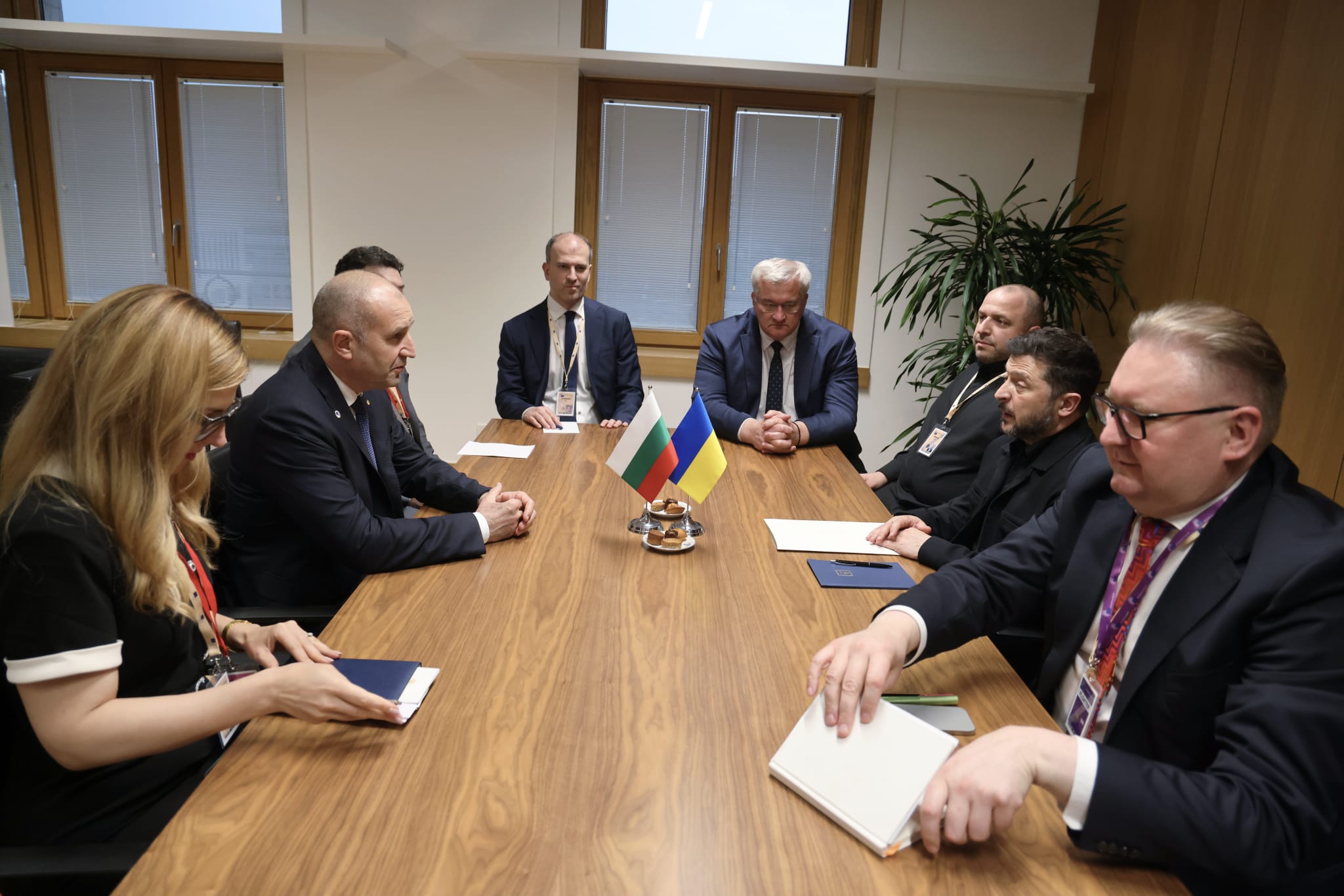 Министър-председателят Румен Радев се срещна в Брюксел с президента на Украйна Володимир Зеленски