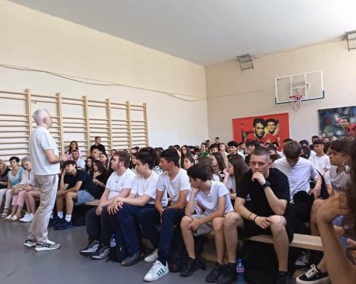 Екипът на филма  Един грам живот  гостува в VII СУ -Благоевград