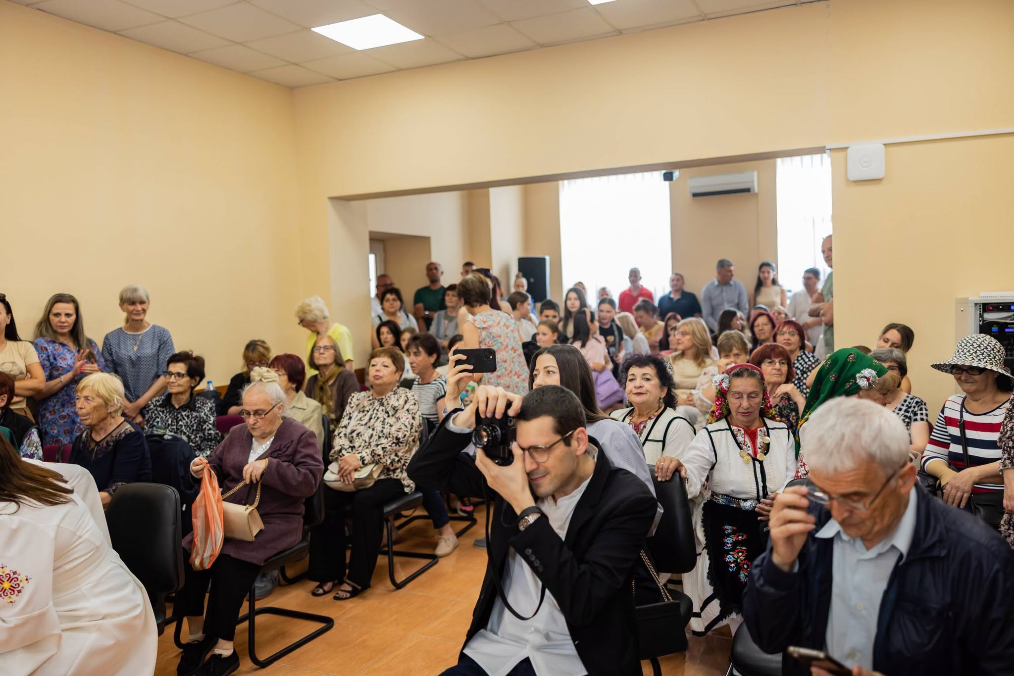 Разлог посрещна като герой Георги Колевичин: Кметът му връчи почетен плакет и 15 разложки звънци