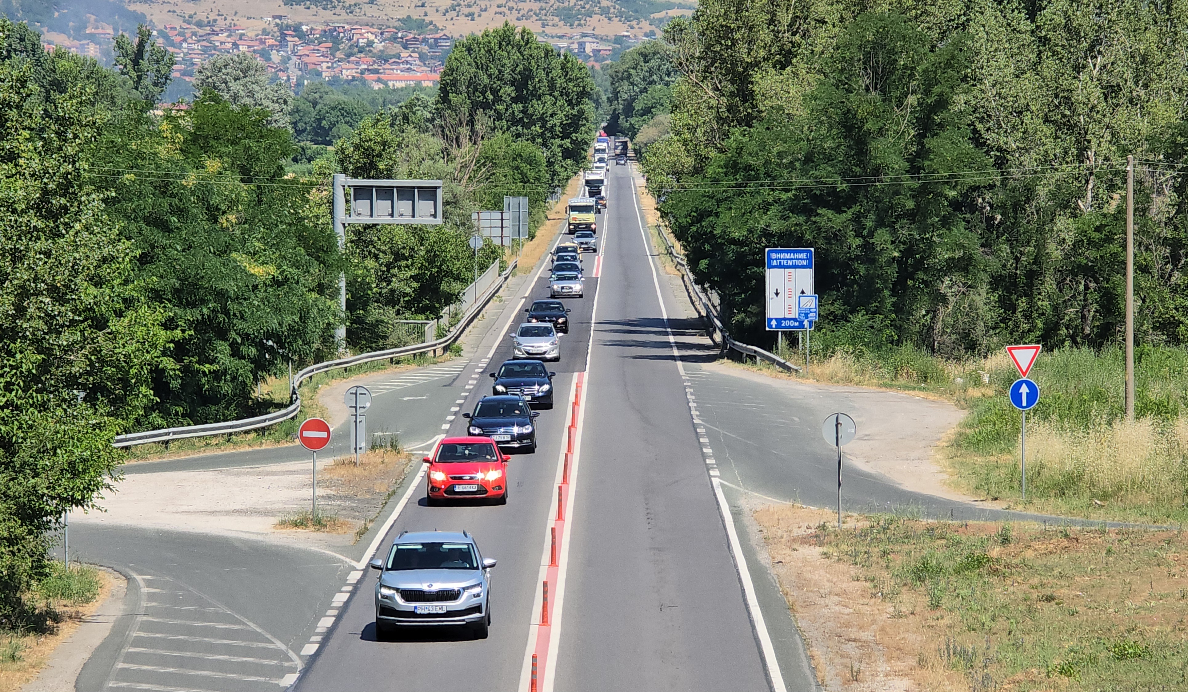 Временно ограничено движение по АМ Струма към Кулата заради свръхнатоварен трафик Временно ограничено движение по АМ Струма към Кулата заради свръхнатоварен трафик
