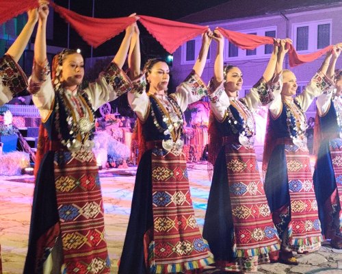 Непреходна вечност  в Елешница премина границите на България, за да покаже силата на обединяващата красота на автентичната носия на Балканите